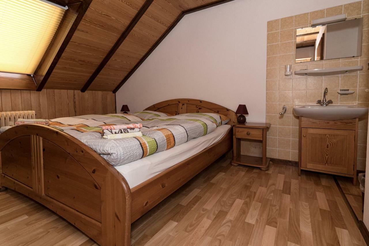 Hotel-Restaurant Johanniskreuz Trippstadt Extérieur photo