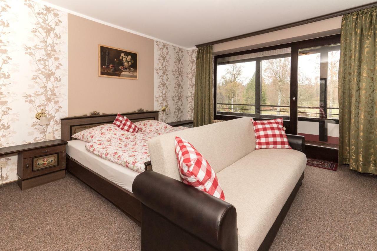 Hotel-Restaurant Johanniskreuz Trippstadt Extérieur photo