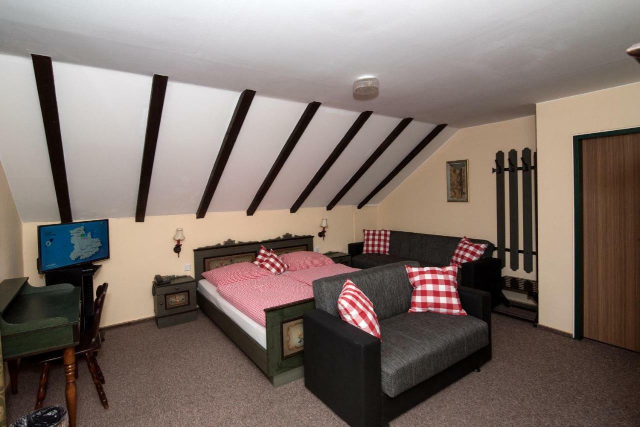 Hotel-Restaurant Johanniskreuz Trippstadt Extérieur photo