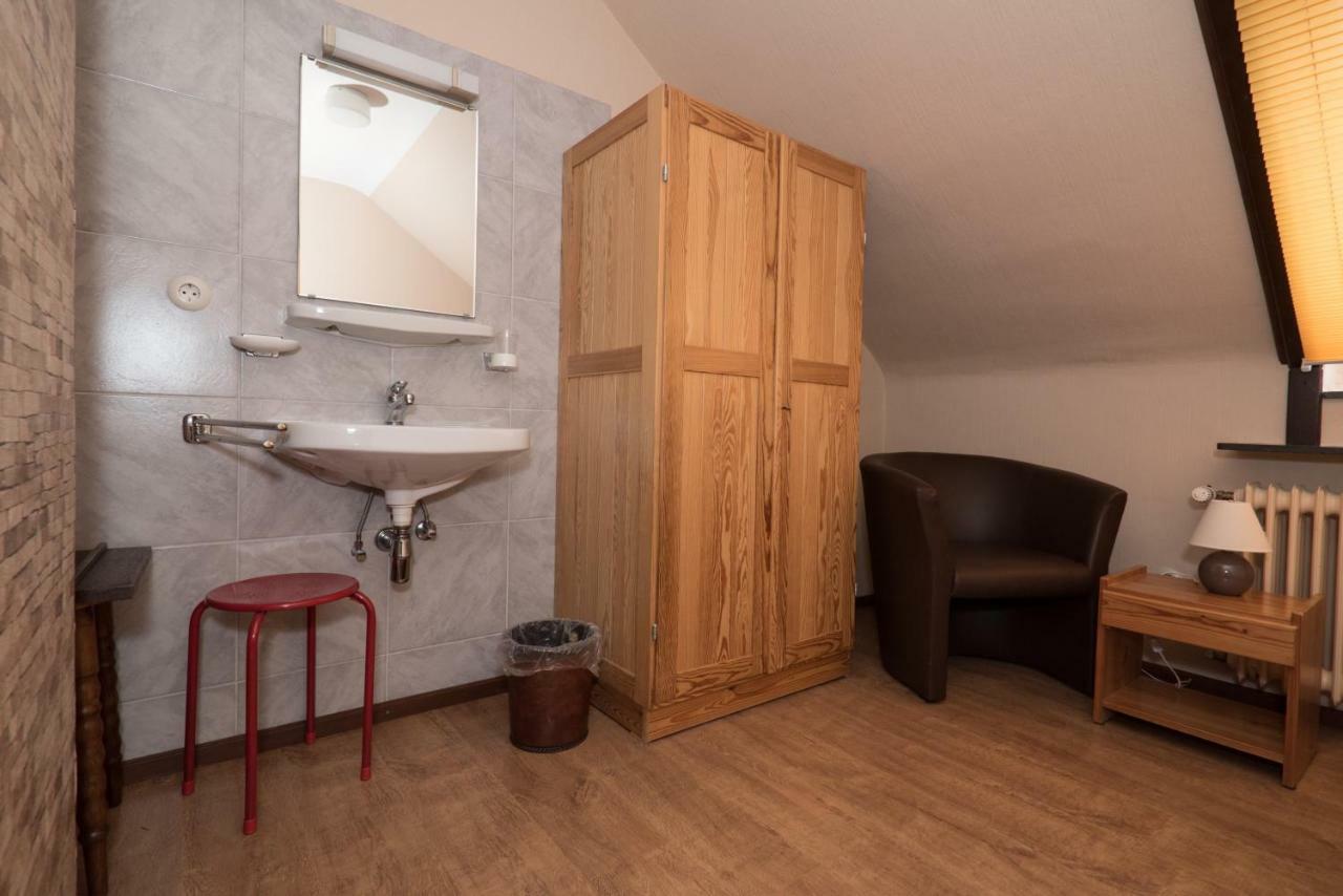 Hotel-Restaurant Johanniskreuz Trippstadt Extérieur photo